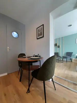 Coin salon dans l'établissement Manifique T1 centre ville Saint-Leu 2 pers WIFI
