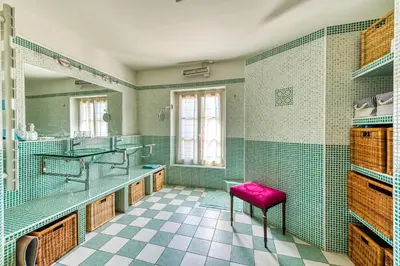 Cuisine ou kitchenette dans l'établissement Maison Prado - avec piscine privée et grand jardin