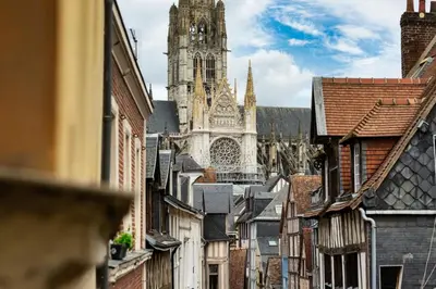 Vue générale sur Rouen ou vue de la ville depuis l'appartement