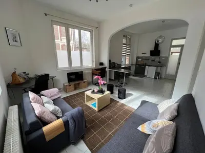 Coin salon dans l'établissement Belle maison quartier Henriville, proche centre