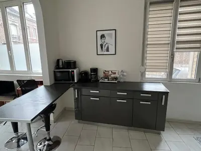 Cuisine ou kitchenette dans l'établissement Belle maison quartier Henriville, proche centre