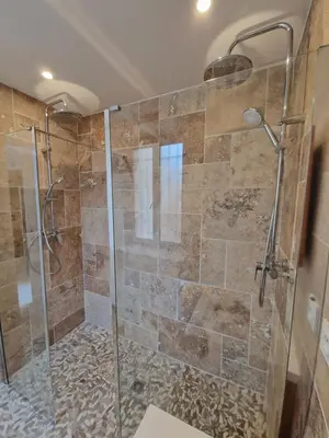 Salle de bains dans l'établissement Suite Tropicale avec jacuzzi YaoSpa60