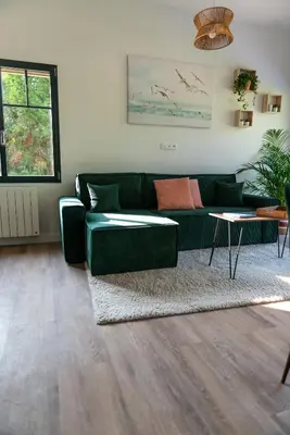 Coin salon dans l'établissement Le Nichoir du Marais - écolodge