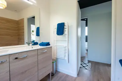 Salle de bains dans l'établissement Le Nichoir du Marais - écolodge