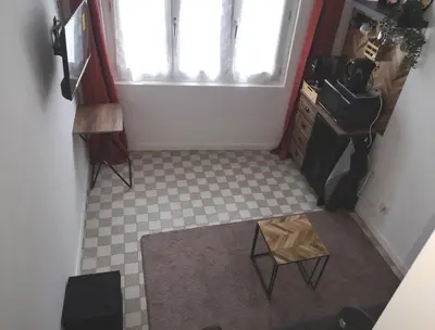 Télévision ou salle de divertissement dans l'établissement chambre 2 pas du centre-ville