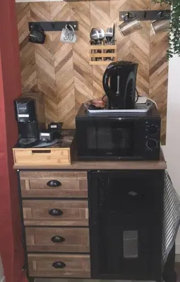Cuisine ou kitchenette dans l'établissement chambre 2 pas du centre-ville