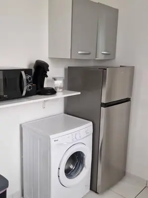 Cuisine ou kitchenette dans l'établissement Appart 10 minutes de rouen
