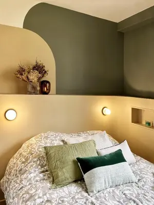 Un ou plusieurs lits dans un hébergement de l'établissement L'Arc-en-Ciel Scandinave - Séjour unique et design au cœur de Rouen