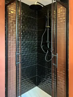 Salle de bains dans l'établissement L'Arc-en-Ciel Scandinave - Séjour unique et design au cœur de Rouen