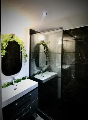 Salle de bains dans l'établissement Spa Gaalor***** - Jacuzzi & Sauna à Rouen