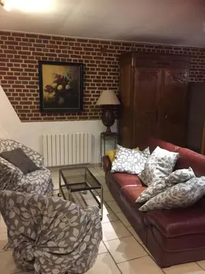 Coin salon dans l'établissement Le Val d'Andé chambres chez habitant
