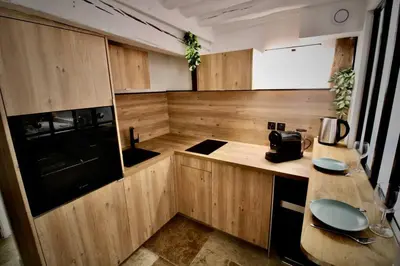 Cuisine ou kitchenette dans l'établissement Le Spa Beauvoisine - Jacuzzi Sauna Rouen centre Free parking