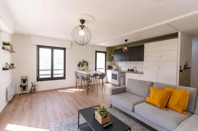 Cuisine ou kitchenette dans l'établissement ABONDANCE - Logement urbain, lumineux et design pour 4 pers