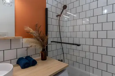Salle de bains dans l'établissement ABONDANCE - Logement urbain, lumineux et design pour 4 pers