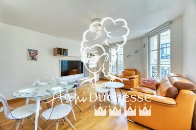 Télévision ou salle de divertissement dans l'établissement Carlos logement au pied du Gros Horloge !