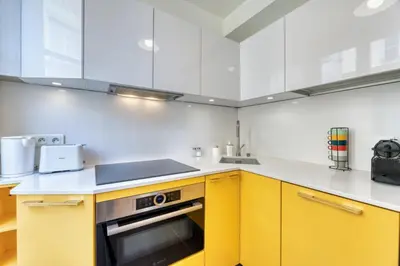 Cuisine ou kitchenette dans l'établissement Carlos logement au pied du Gros Horloge !
