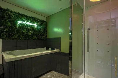 Salle de bains dans l'établissement CosyRouen Bali Jacuzzi & Hamman