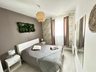 Un ou plusieurs lits dans un hébergement de l'établissement SPACIEUX DUPLEX PRES DES QUAIS DE SEINE LINGE MAISON FOURNI PARKING GRATUIT 4 CHAMBRES bienvenue à vous