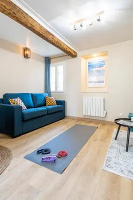 Coin salon dans l'établissement La Perle de Laigneville - Idéal pro - Netflix - Proche Parc Astérix & Chantilly - Parking public gratuit - Wifi