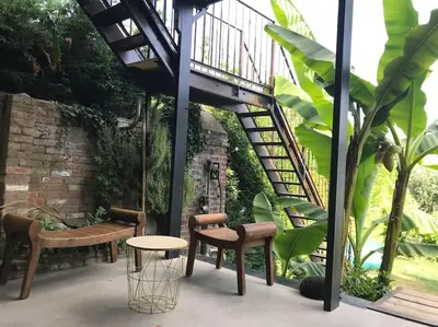 Jardin de l'établissement Grande Maison en bord de Seine, 1h 15de Paris