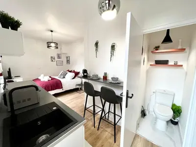Un ou plusieurs lits dans un hébergement de l'établissement Le JOY, studio au coeur de la ville