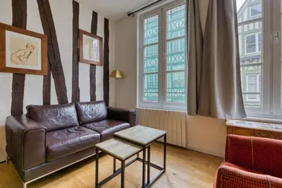 Coin salon dans l'établissement Le Charmant F2 rue du Gros Horloge à Rouen!