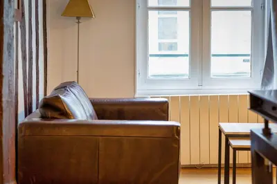 Coin salon dans l'établissement Le Charmant F2 rue du Gros Horloge à Rouen!