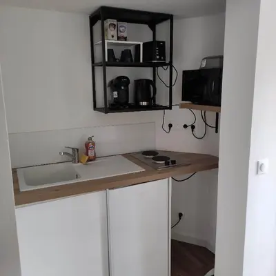 Cuisine ou kitchenette dans l'établissement Studio a 10 min de Rouen - Le Guillaume