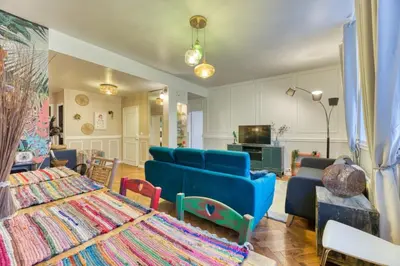 Télévision ou salle de divertissement dans l'établissement Vieux Marché Sublime appartement avec ascenseur