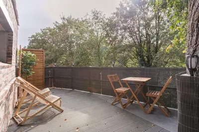 Balcon ou terrasse dans l'établissement Sauna, jacuzzi, terrasse et parking