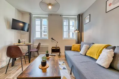 Coin salon dans l'établissement Le Rémi studio rénové au coeur de Rouen