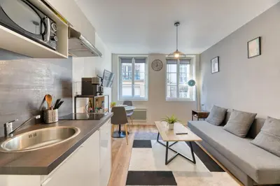 Coin salon dans l'établissement Le Thibaut studio rénové au coeur de Rouen