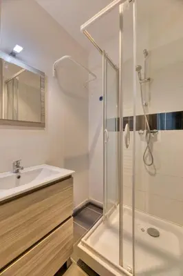 Salle de bains dans l'établissement Le Thibaut studio rénové au coeur de Rouen