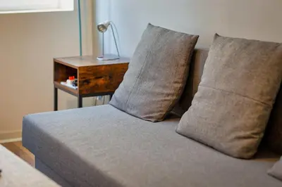 Coin salon dans l'établissement Le Thibaut studio rénové au coeur de Rouen