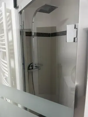 Salle de bains dans l'établissement Villa Paradisiaque 3 Étoiles Détente chez Suzanne