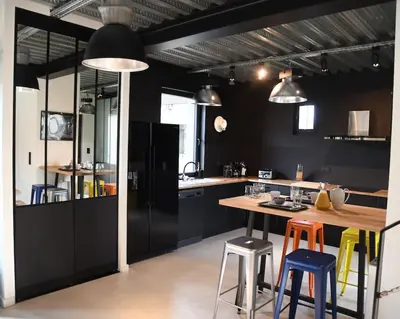 Cuisine ou kitchenette dans l'établissement Le Loft - Cocon industriel