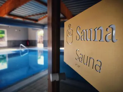 Piscine de l'établissement Golden Tulip Dieppe Hôtel & Spa ou située à proximité