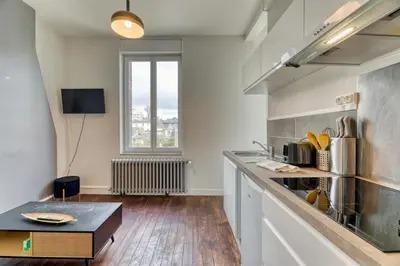 Cuisine ou kitchenette dans l'établissement Le Rêve doré proche de la Gare !