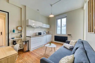 Cuisine ou kitchenette dans l'établissement L'Oiseau Blanc un petit nid proche de la gare !