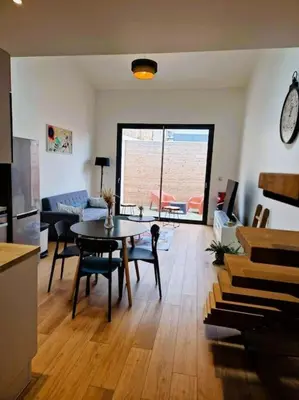 Coin salon dans l'établissement Le Bellay ¤ 2 Chambres ¤ Cour ¤10 mins Centre¤