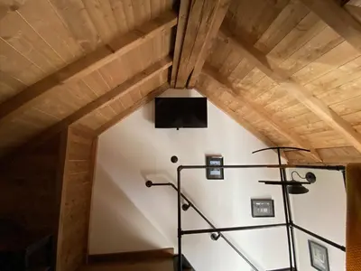 Télévision ou salle de divertissement dans l'établissement La Maison du Pere Pilon avec petit dejeuner