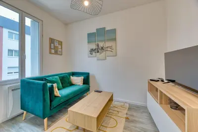 Télévision ou salle de divertissement dans l'établissement Hervé maison de ville
