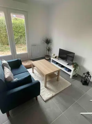 Coin salon dans l'établissement Studio meuble Kenaya 29m2.