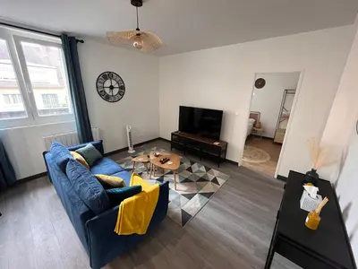 Télévision ou salle de divertissement dans l'établissement Résidence Nassau logement 2