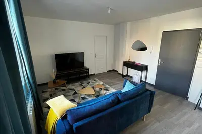 Télévision ou salle de divertissement dans l'établissement Résidence Nassau logement 2