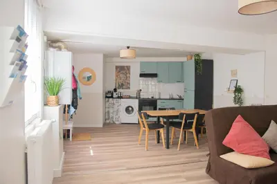 Cuisine ou kitchenette dans l'établissement Bergerie du centre ville - 1 chambre, équipement bébé, wifi et draps inclus