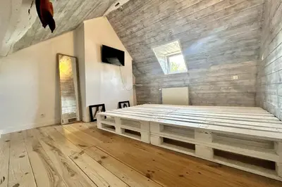 Télévision ou salle de divertissement dans l'établissement Le Saint-Ouen charmante maison tout confort !