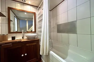 Salle de bains dans l'établissement Le Saint-Ouen charmante maison tout confort !