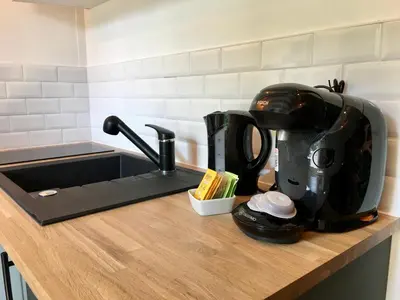 Cuisine ou kitchenette dans l'établissement La cabane urbaine et son jardin