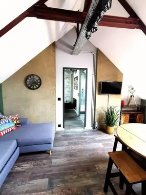 Coin salon dans l'établissement Logement Industriel & Atypique